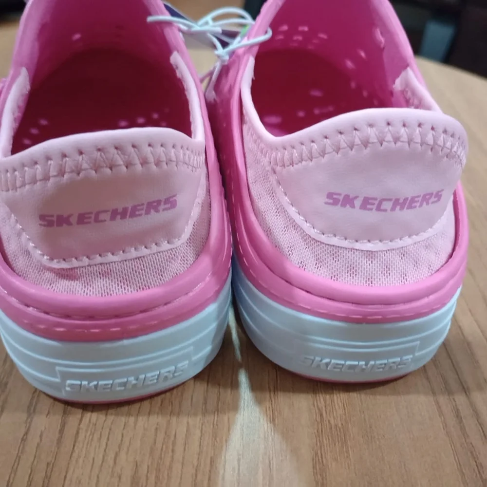 Size 6 Skechers Machine Washable Girl’s Shoes New With Tags